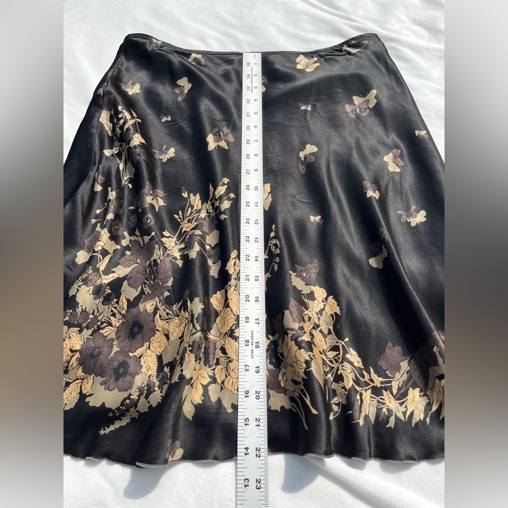 Silk A shape black with butterfly print skirt - Picture 8 of 12